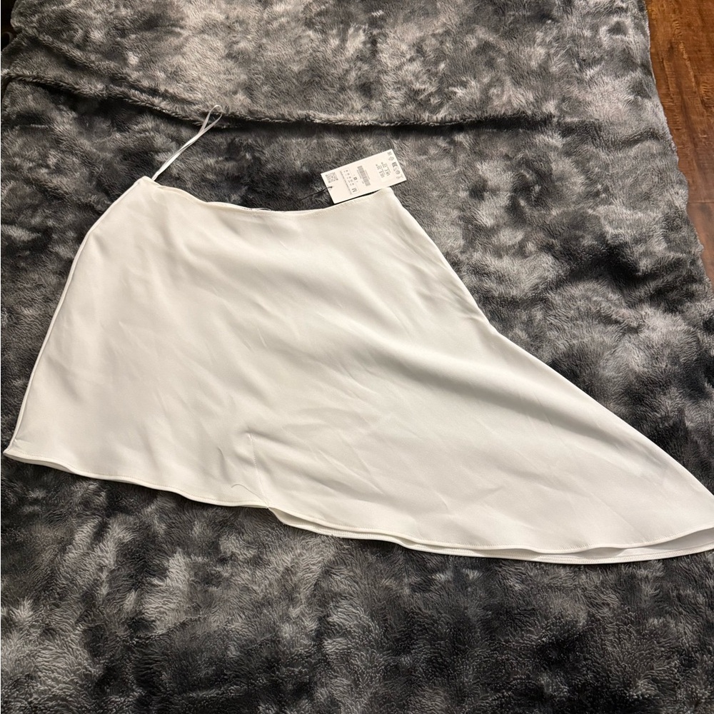 One Houlder asymmetrical white top